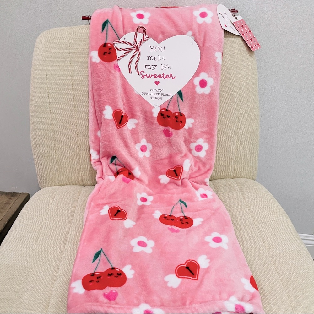 NEW Oversized Plush Throw Blanket Pink Cherry Heart Daisy Print‎ 50x70